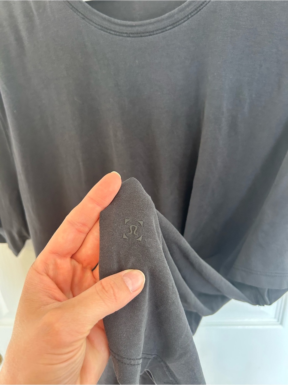 Lululemon Men's Black Short Sleeve Crewneck Tee Size XL - Picture 2 of 4